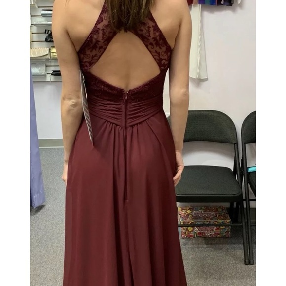 Long burgundy gown - Picture 1 of 2